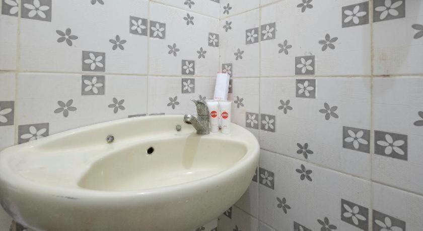 Hotel Permata Makassar Bagian luar foto